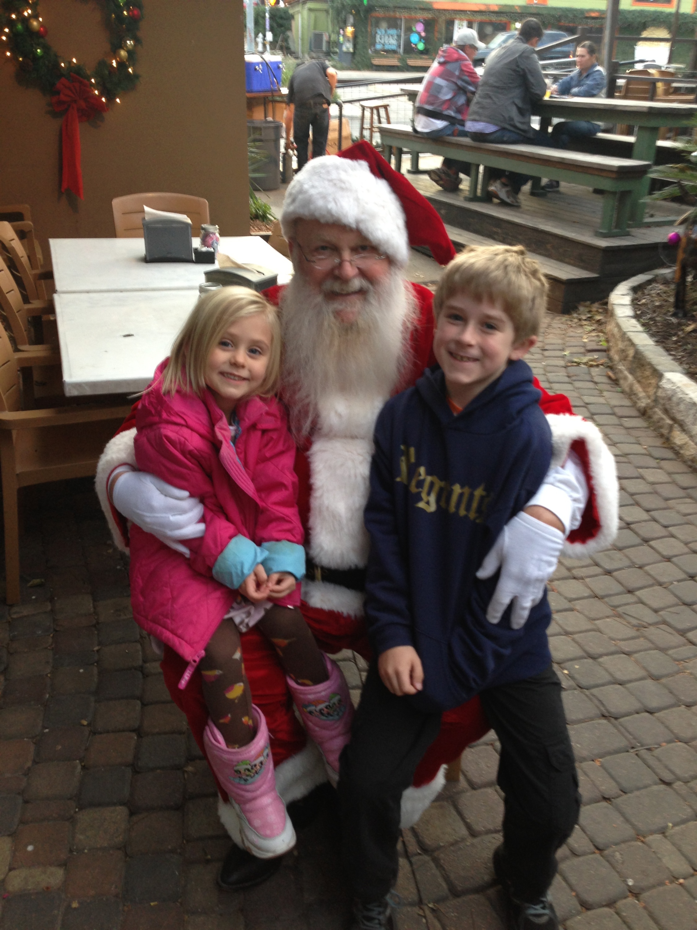 2012-12-21 1 Santa Sydney & Ian.jpg